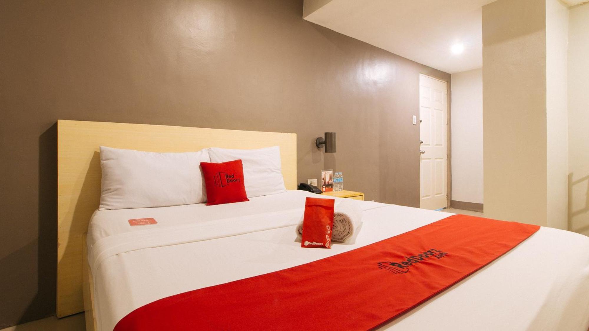 Hotel Reddoorz At Samat Mandaluyong Exteriér fotografie