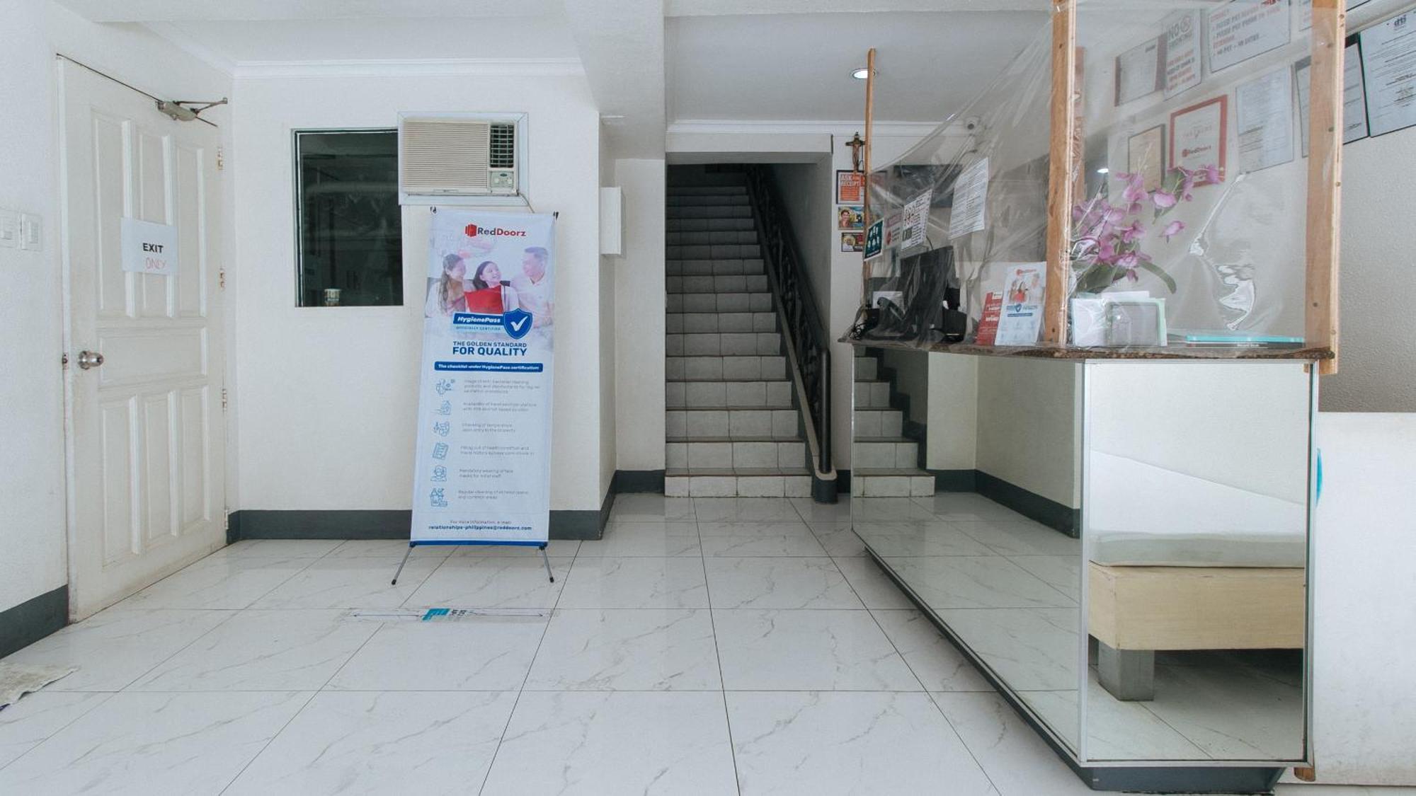 Hotel Reddoorz At Samat Mandaluyong Exteriér fotografie